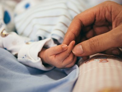 Новородено бебе е било прието в Неонатологията в болницата в
