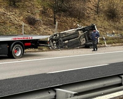Автомобил се е преобърнал на автомагистрала Тракия в посока София