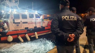 Италианската брегова охрана проведе две мащабни операции за спасяване на