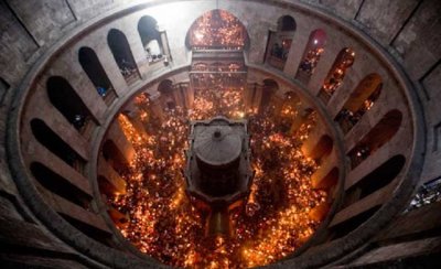 Благодатният огън се смята за най голямото чудо на християнството Слиза
