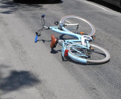 50 годишен велосипедист е в тежко състояние след като бил пометен
