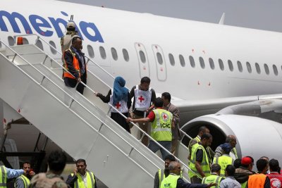 Самолет с йеменски бунтовници отпътува от Саудитска Арабия за Сана