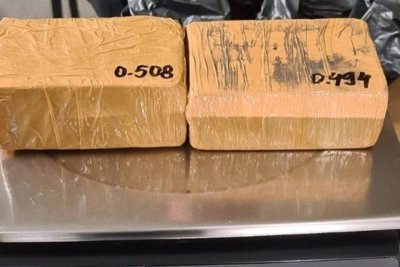 Митнически служители откриха два пакета с общо 1002 грама хероин при