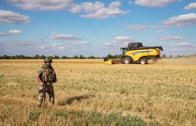 Полша забранява и транзита на украинско зърно