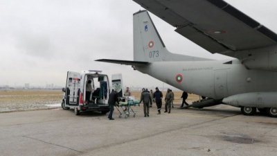 Състоянието на родилката от Сливен транспортирана с военния самолет Спартан