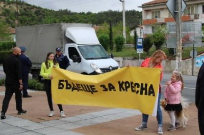 На втори протест днес жители на град Кресна се обявиха против избрания