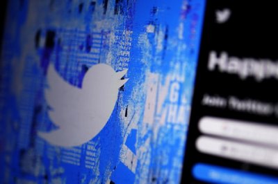 Много от известните потребители на Туитър губят сините си значки