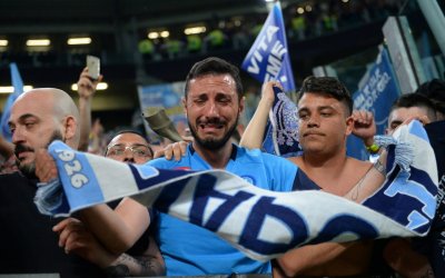 Неапол не спа, над 10 000 посрещнаха отбора през нощта (СНИМКИ И ВИДЕО)