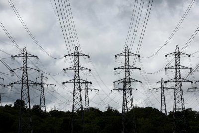 Франция ще остави в сила тавана на цените на електроенергията