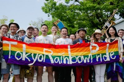 ЛГБТ парад в Токио призова японските власти да легализират еднополовите