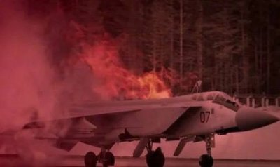 Руски МиГ-31 се запали и разби, падна в езеро 