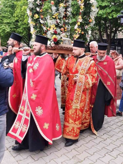 Частица от мощите на Свети Георги пристигна в София Десетки