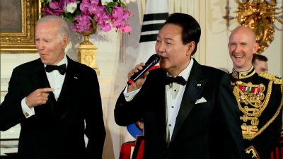 Южнокорейският президент пя на тържествена вечеря в Белия дом