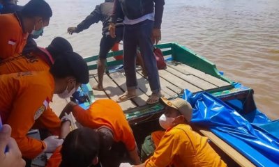 Най-малко 11 загинали при инцидент с ферибот в Индонезия