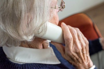 78 годишна жена от Ловеч е станала жертва на телефонна измама  съобщиха от полицията Сигналът
