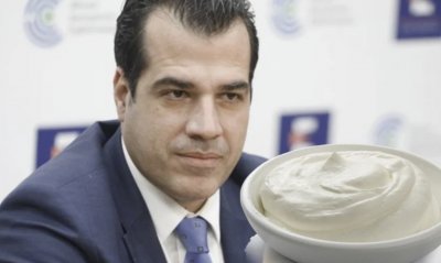 Гръцкият вицепремиер и министър на здравеопазването Танос Плеврис написа в