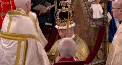 Британският крал Чарлз Трети официално бе коронясан на пищна церемония