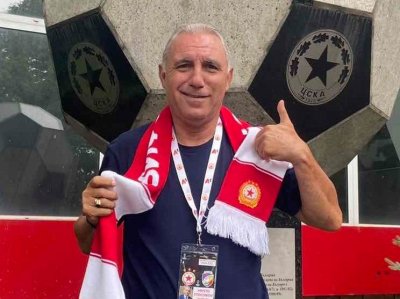 Легендата на българския и световния футбол Христо Стоичов честити 75 ия