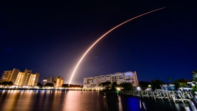 Американската компания SpaceX изстреля ракета носител Falcon 9 с 56