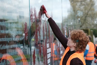 Екоактивисти за пореден път оскверниха паметник в Берлин посветен на