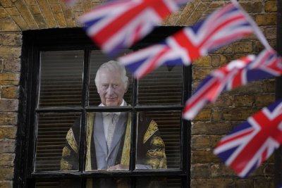 Ден преди първата коронация от 70 години насам Великобритания тръпне