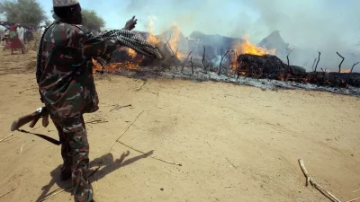 Въздушни удари отново разтърсиха в понеделник столицата на Судан Хартум  съобщава АФП Това