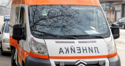 Кола блъсна линейка, отиваща на сигнал в Хасково