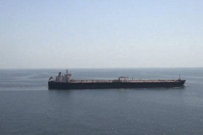 Иран задържа петролен танкер плаващ под панамски флаг в Ормузкия