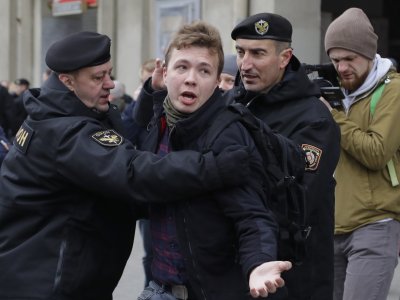 Опозиционният журналист Роман Протасевич  който беше арестуван след като беше свален