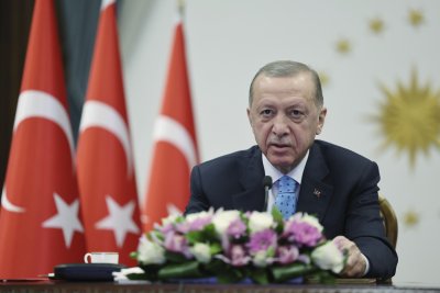 Турският президент Реджеп Ердоган увеличава заплатите на 700 000 служители в обществения