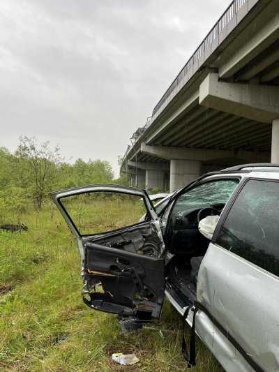 Лек автомобил падна от мост на АМ Струма Инцидентът е