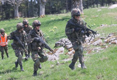 Швейцария провежда най-мащабните си военни учения от десетилетия