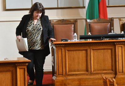 Росица Велкова: Ако сегашният бюджет бъде удължен до края на 2023 г.,  дефицитът ще е под 6,4%