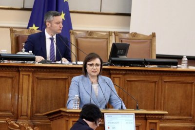 Председателят на БСП Корнелия Нинова настоява политическите лидери да направят
