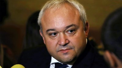 Прокуратурата заплаши вътрешния министър Иван Демерджиев да спре да изнася