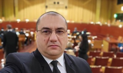 Румънски евродепутат захапа джендъра, разследват го за език на омраза