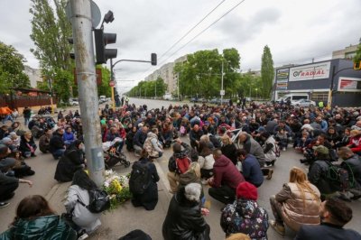 За трета вечер граждани блокираха движението по бул Сливница в