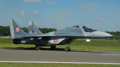 Полша: Предадохме 14 МиГ-29 и 325 танка на Украйна