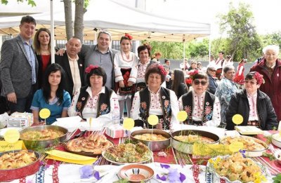 Стотици гости чревоугодници събра горнооряховското село Върбица за традиционния Празник