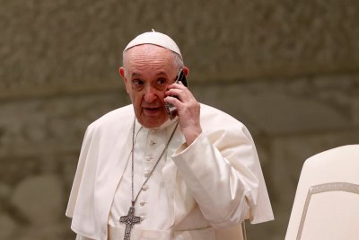 Папа Франциск прекъсна седмичната си аудиенция в сряда на площад