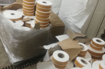 14 палета филтърна хартия коркофан за нелегално производство на цигари