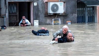 Катастрофалните наводнения в Италия са водеща тема за италианските медии