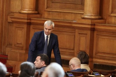 Възраждане настояха за оставката на шефа на БНБ Димитър Радев
