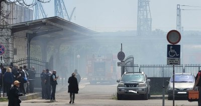 Сериозен пожар се е разразил на ЖП гара Варна съобщават очевидци В