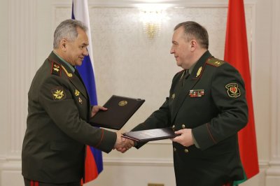 Министрите на отбраната на Русия и Беларус  Сергей Шойгу и