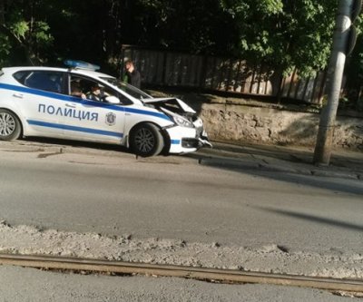 Автомобил и патрулка са се блъснали в столичния квартал Княжево