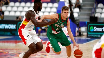 Българският национал Александър Везенков получи поредно признание от баскетболните специалисти