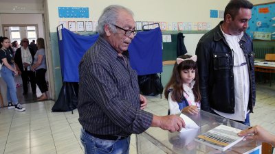 Разгромяваща победа на управляващата Нова демокрация на изборите в Гърция