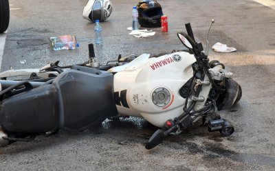 Пиян моторист без книжка падна а мотоциклетът продължи на собствен