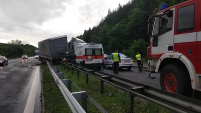 Катастрофа на магистрала Tракия Тази вечер малко след 19 00 часа